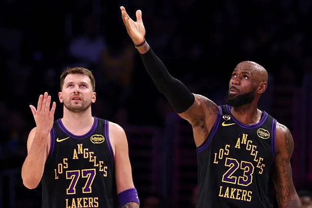 半岛体育APP-MacMahon：詹姆斯在湖人像后座乘客，球队已进入东契奇时代